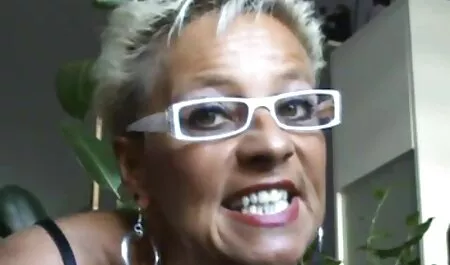 Az ember maszturbál, segít neki, ingyenporno filmek hogy cum