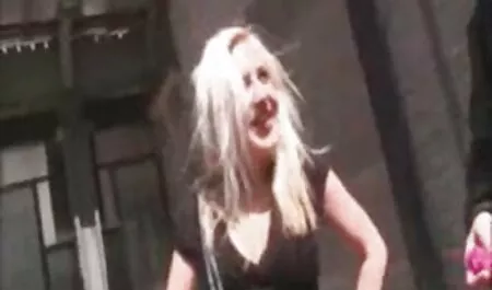 Tanya Kenovalova, egy hatalmas szexuális játék a magyarul beszélő pornó filmek szamárban, szex játék.