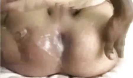 Sissy maszturbál a pornó filmek lejátszása múlt hónapban etetés közben egy ember-Xemale