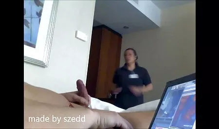 A kemeny porno videok forró felesége tartja a babát, miközben ő rábaszik