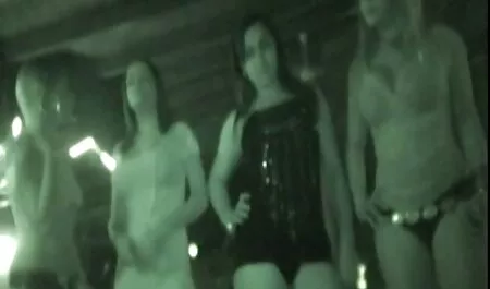 Petite Latin Lány pornok videok baszik egy nagy fekete kakas