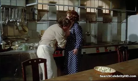 A fiatal nő nem tud menekülni a a legjobb porno filmek perverz, aki kényszerítette a barátnőjét, hogy rímeljen.