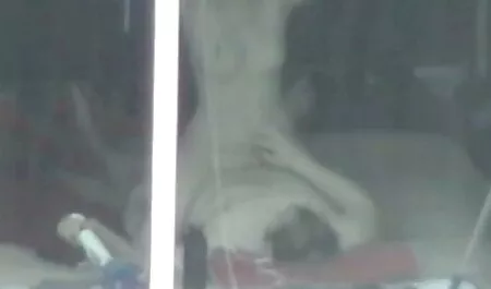 Dörzsölje meg a melleimet durva porno filmek kókuszolajjal