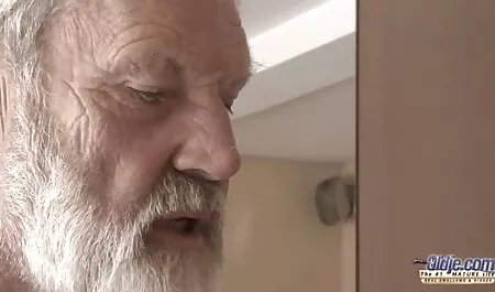 Ideges, játszik a szűk punci . Csak most értem élő chat érett ide !!