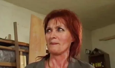 Macskanő meows, ölelkezik, ingyen családi pornó filmek amíg meg nem ad neki tejet