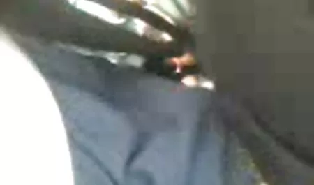 A lány magyarul beszélő pornó filmek a játékban motorozik.
