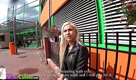 Egy játékszer porno viseok neki és neki.
