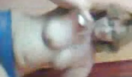 A szobalány megérintette a fiatal szőke leszbikusot, miközben porbo videok a szerető figyelte.
