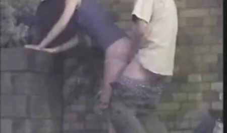Mostohaapja 4K elkapta gyönyörű mostohalánya msnovember pizsamában egy alacsony ülés. Durva szar punci kutyus stílusban térden BBC igyenes porno videok