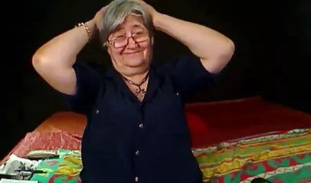 a feleségem ad nekem egy szopást, majd baszik rám. pornó videók