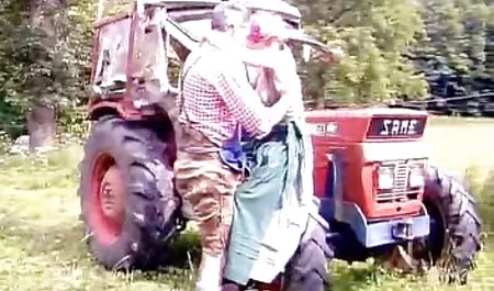 Ő simogatja a farkam a melleit házi sexvideok !!!