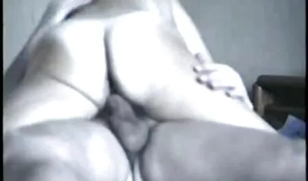 Szexi meleg filmre közelről, miközben teszteli az új játék. porno filmek ingyen