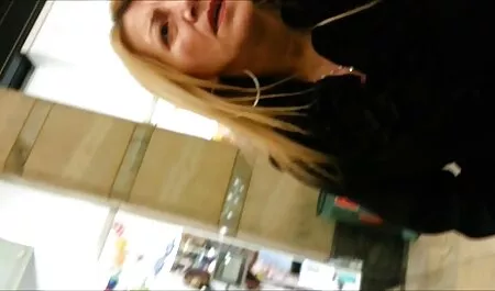 Emmarae, 19 éves, lovagol Apu legjob porno videok farkán.