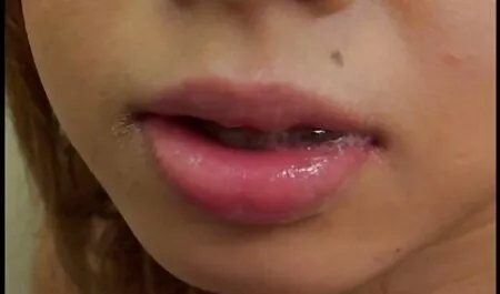 De szorította a vibrátor lovagolni. porno videok ingyen