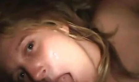 Szivattyú csikló, porno videok ingyen fiatal Irina Capranova használja a punci.