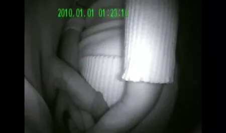 Brit amatőr porno videók CFNM csajok hármasban szex az irodában.