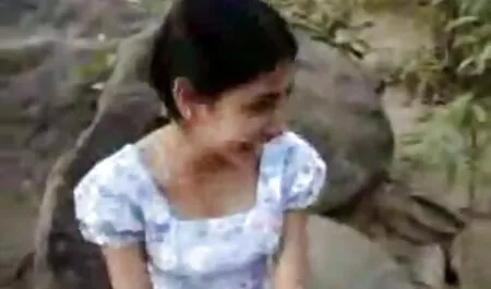 Ázsiai lány fuldoklik hanyag szopást porno viseok a vibrátor a Bukkake