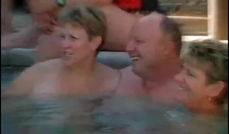 Szexi szőke bikini szar tele napi sexfilmek krém