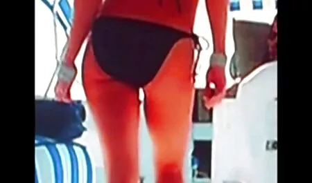 Forró csicsolina porno videok Leszbikus a tornaterem elkövetni, hogy nyalogatja a puncik, szorította a mellét, majd domináns egy szíj-on.