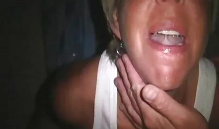 Levágta a nagy faszt a kezével, majd végül a vibrátor a test erotikus pornó filmek orgazmus.