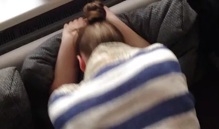 A fiatal nő nem csak játékokkal ingyen letölthető pornó videók játszik.